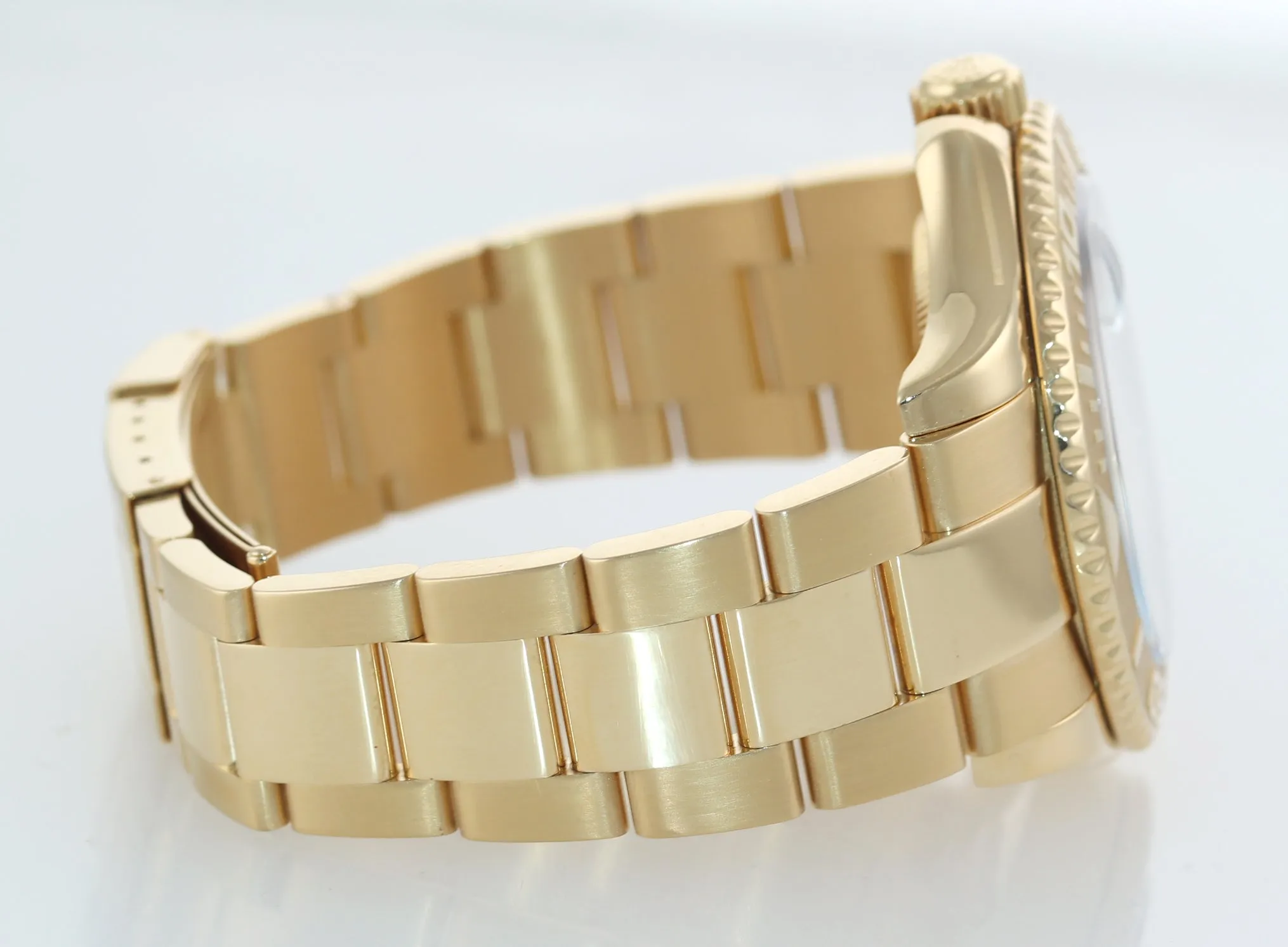 2003 FACTORY Diamond MOP Rolex Yacht-Master 18k Yellow Gold 16628 40mm Watch