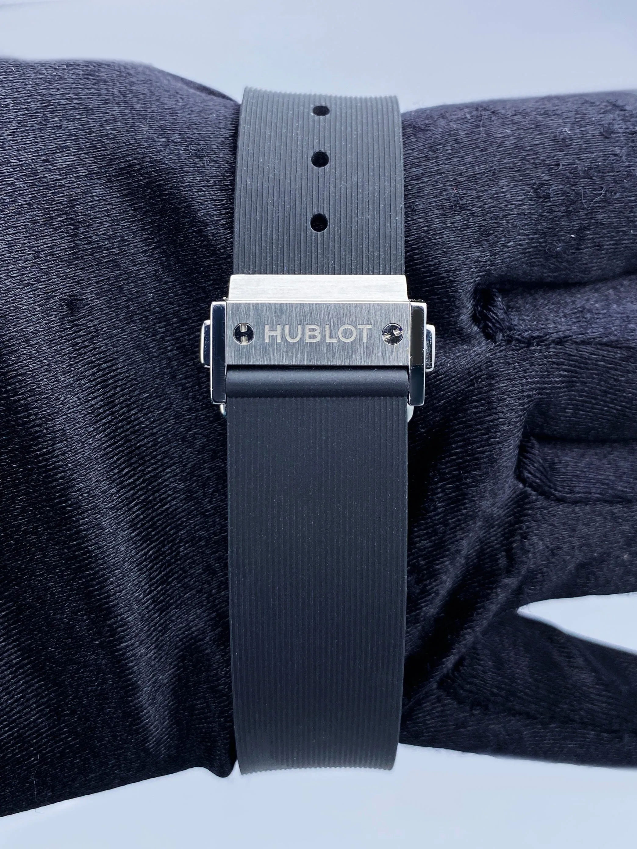 Hublot Classic Fusion 565.NX.7071.RX Titanium Mens Watch