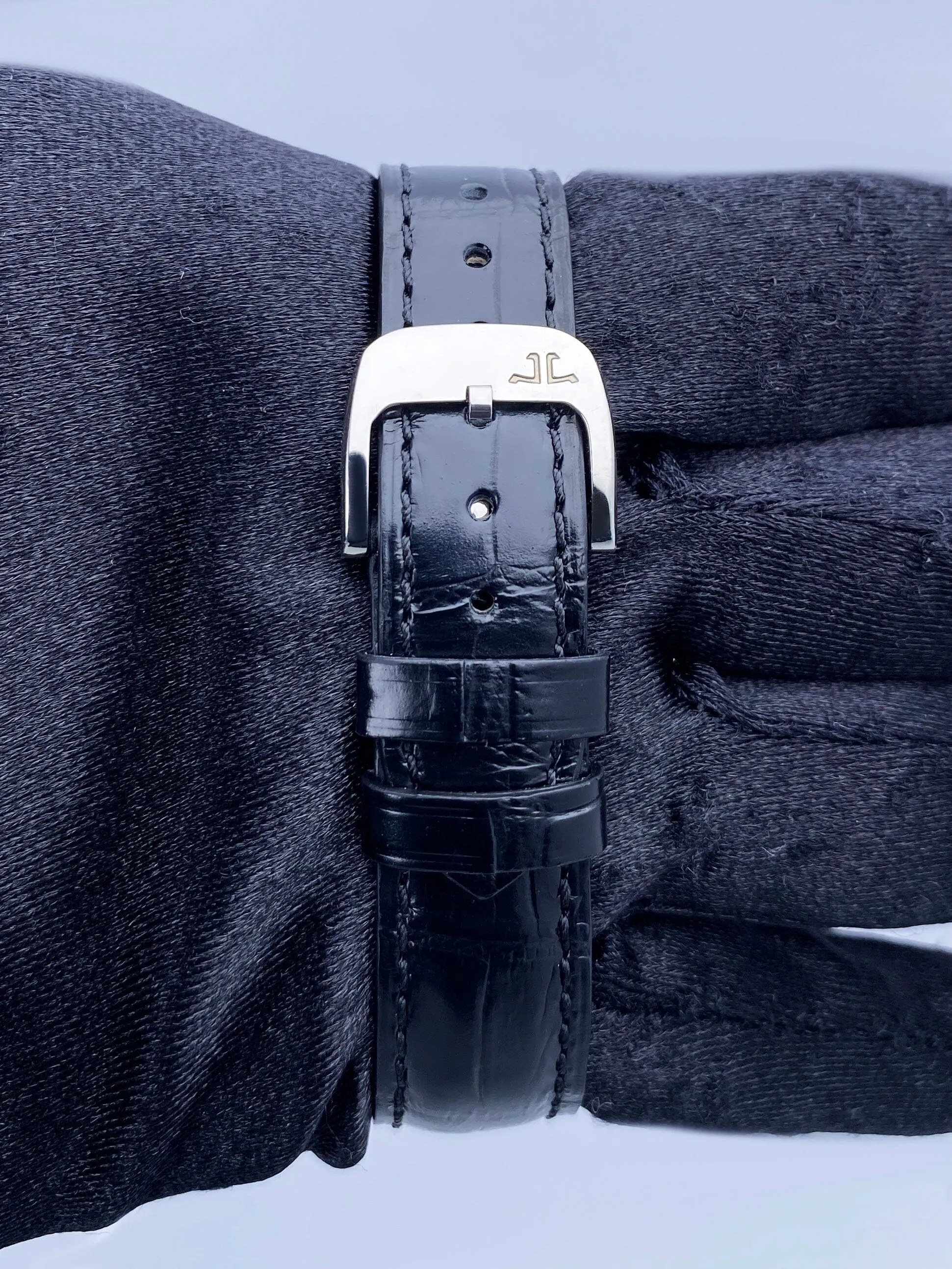 Jaeger-LeCoultre Reverso Classic Q2618540 Small Ladies Watch Box Papers