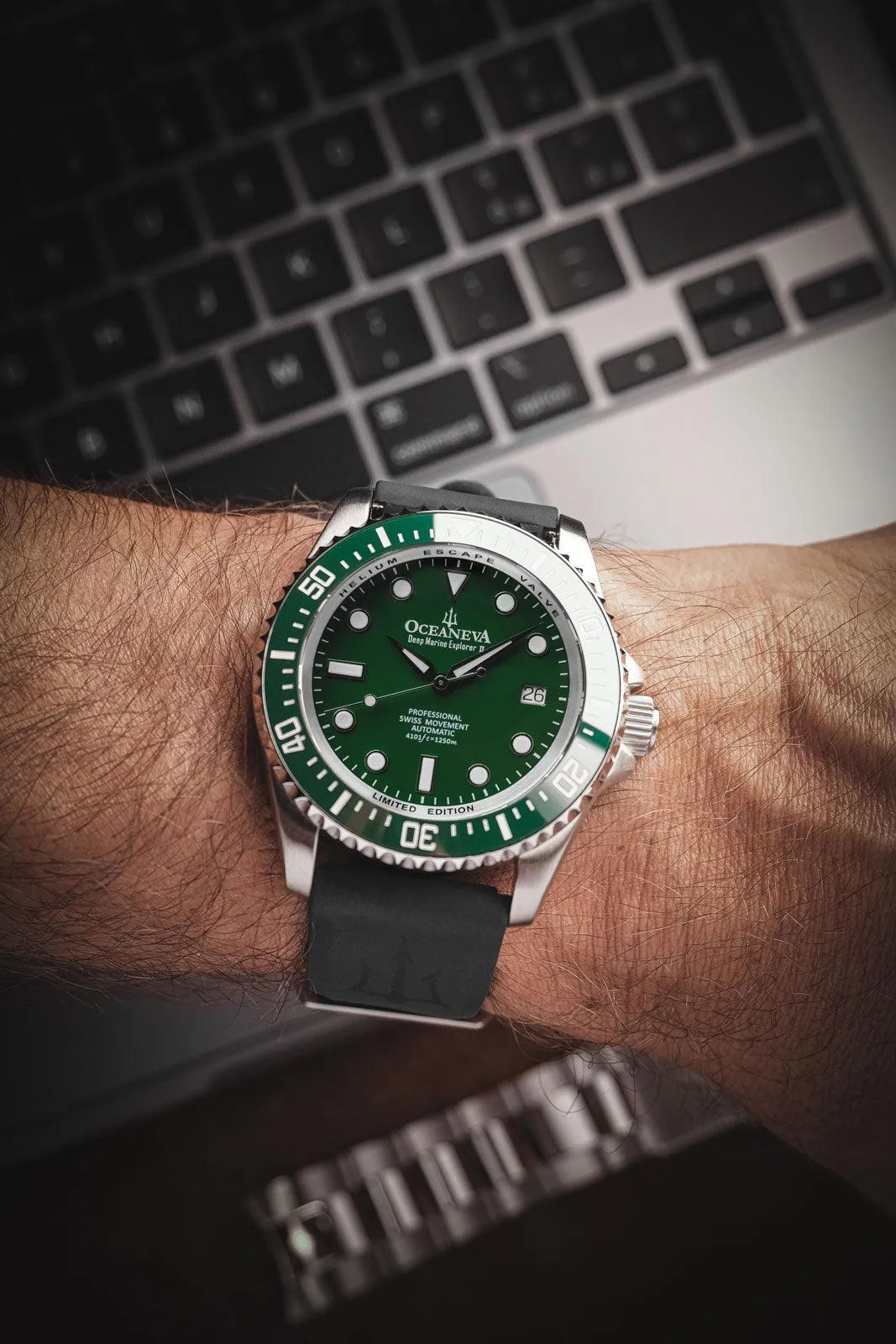 Oceaneva Men's Deep Marine Explorer II 1250M Pro Diver Watch Green and Green