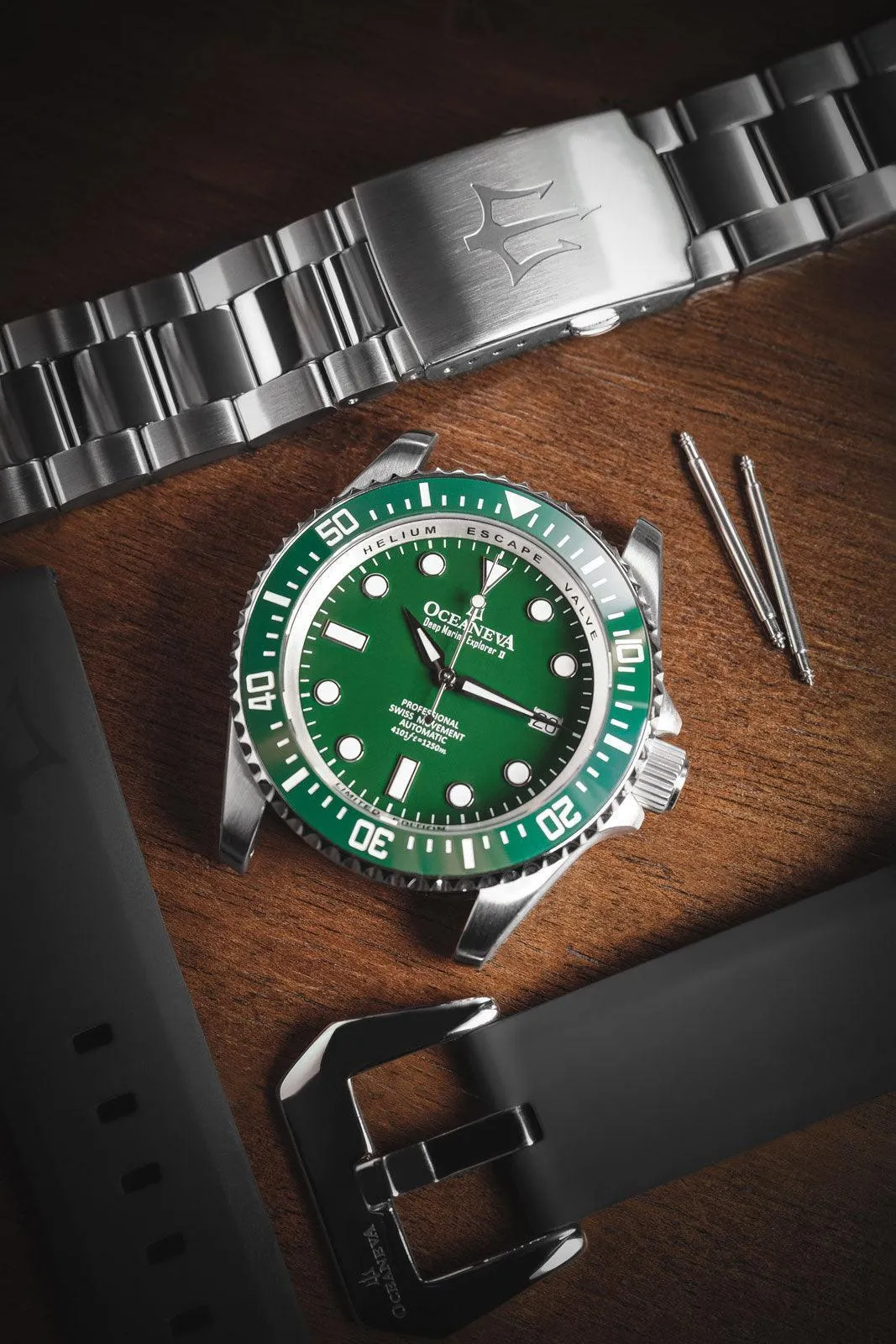 Oceaneva Men's Deep Marine Explorer II 1250M Pro Diver Watch Green and Green