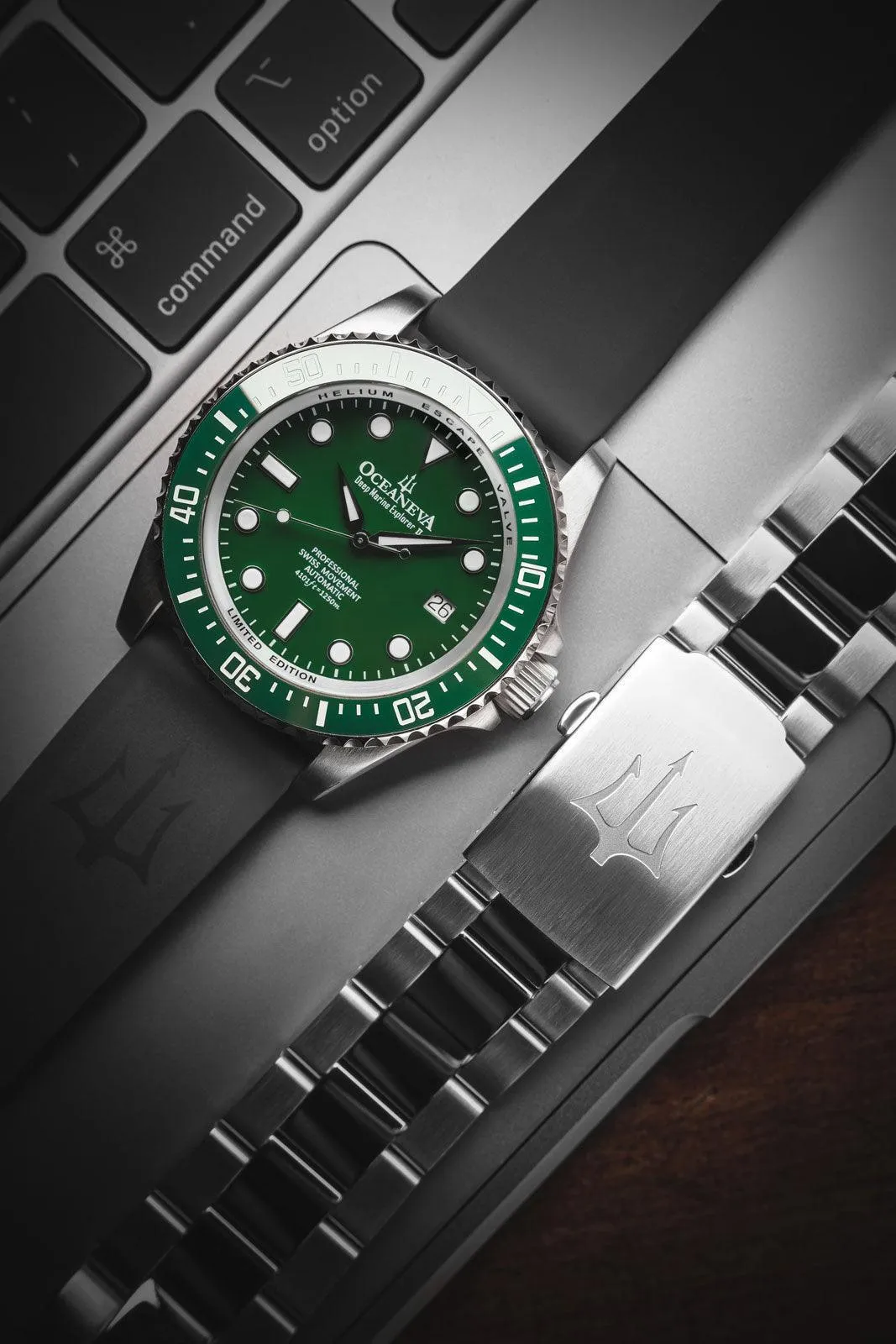 Oceaneva Men's Deep Marine Explorer II 1250M Pro Diver Watch Green and Green