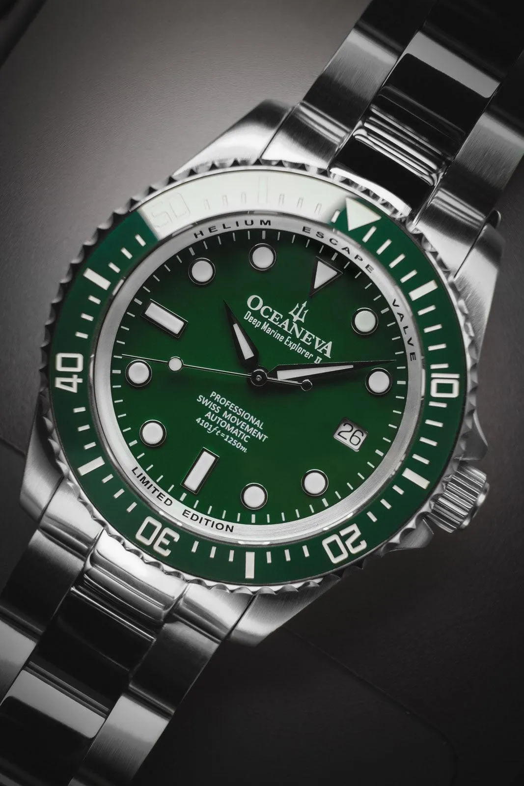 Oceaneva Men's Deep Marine Explorer II 1250M Pro Diver Watch Green and Green