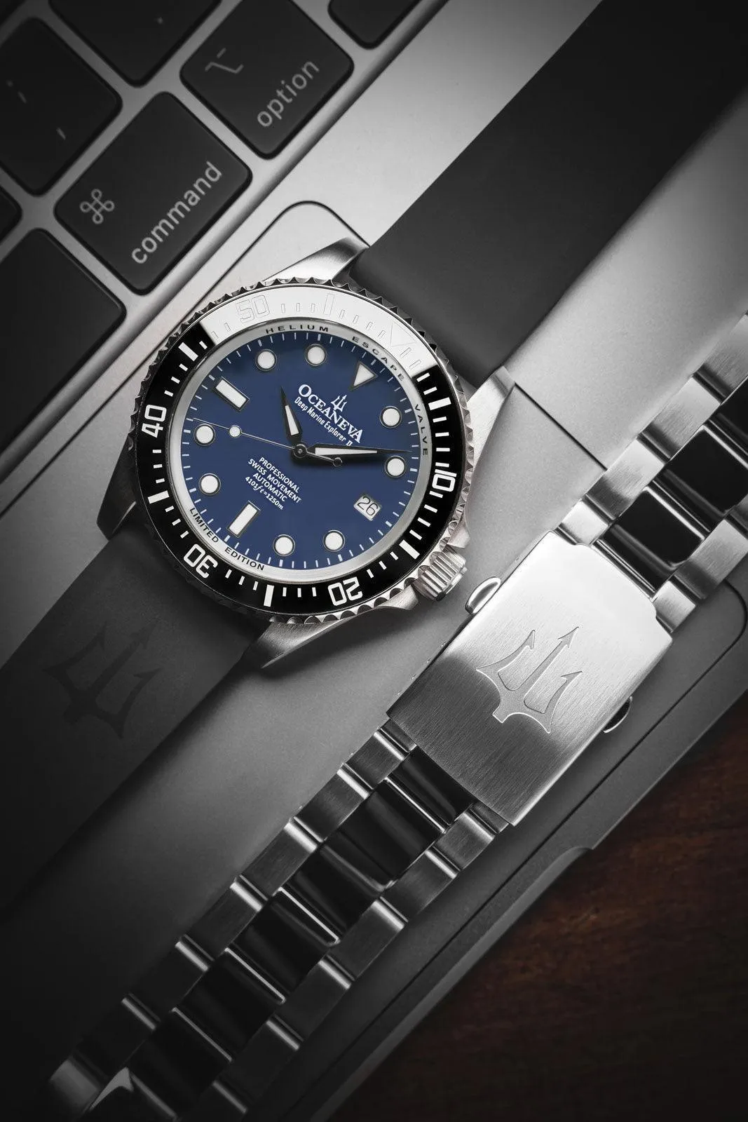 Oceaneva Men's Deep Marine Explorer II 1250M Pro Diver Watch Navy Blue