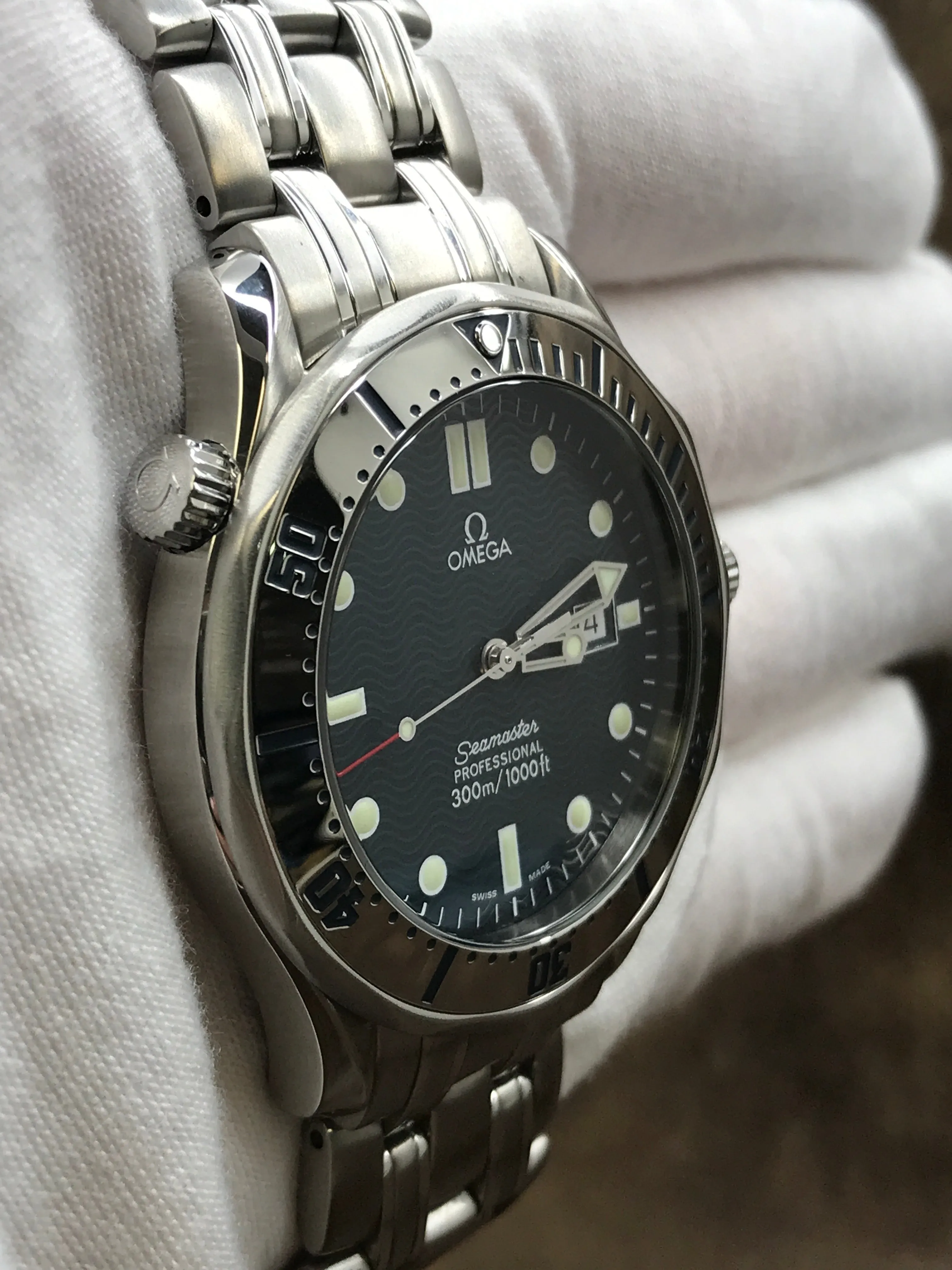 Omega Seamaster 2542.80.00 Black Dial Quartz Men's Watch