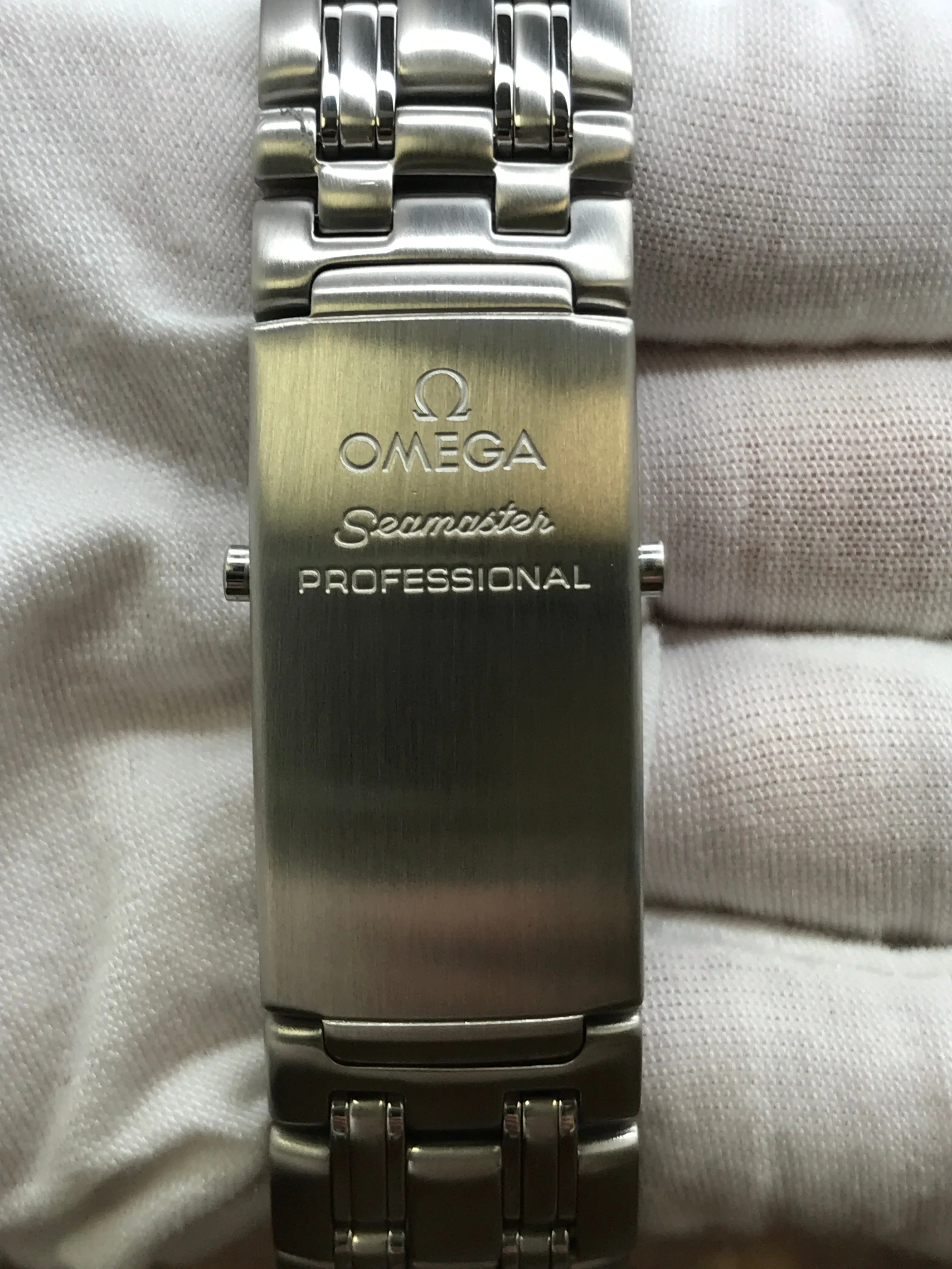 Omega Seamaster 2542.80.00 Black Dial Quartz Men's Watch