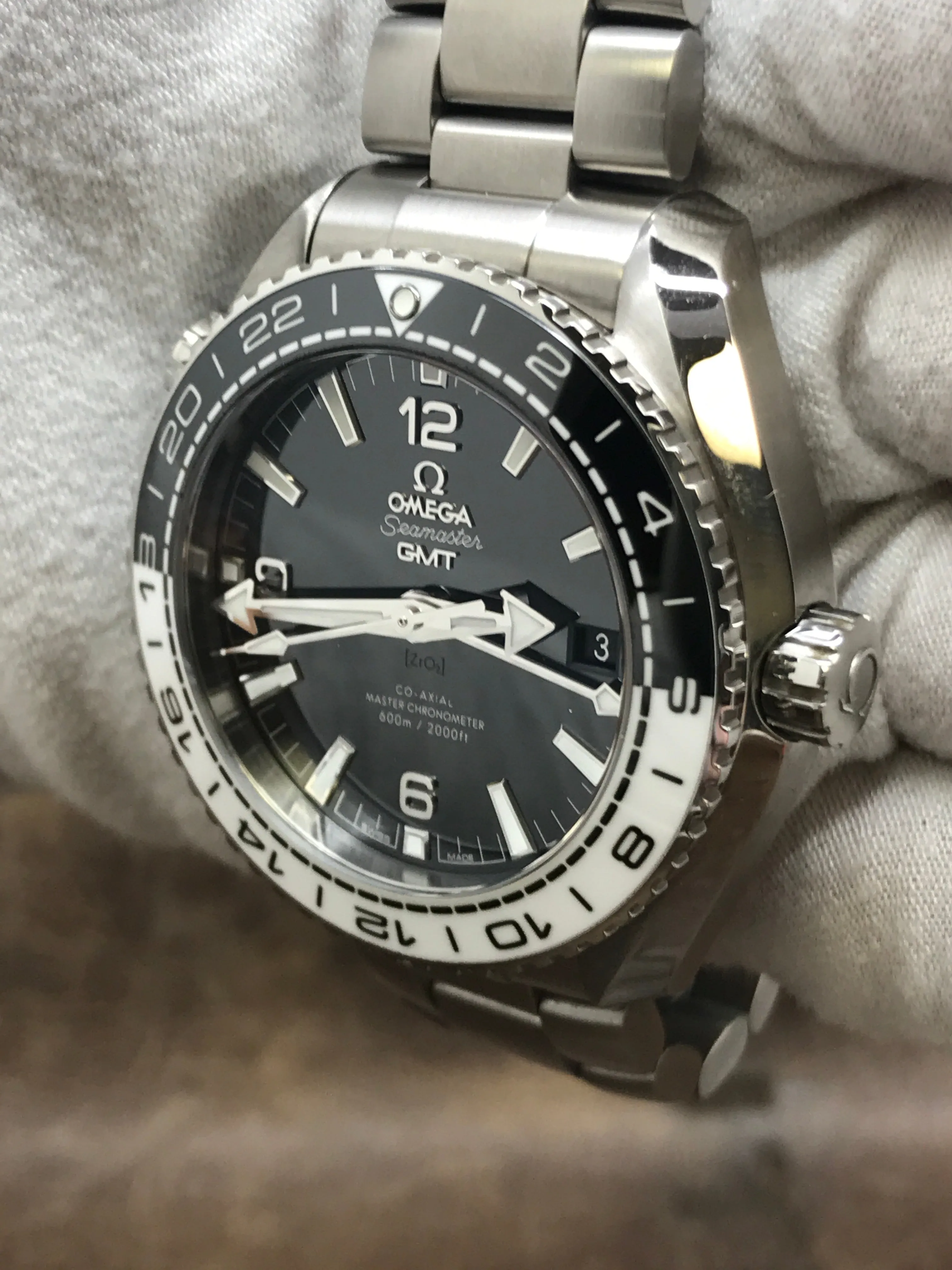 Omega Seamaster Planet Ocean GMT 215.30.44.22.01.001 Black Dial Automatic Men's Watch