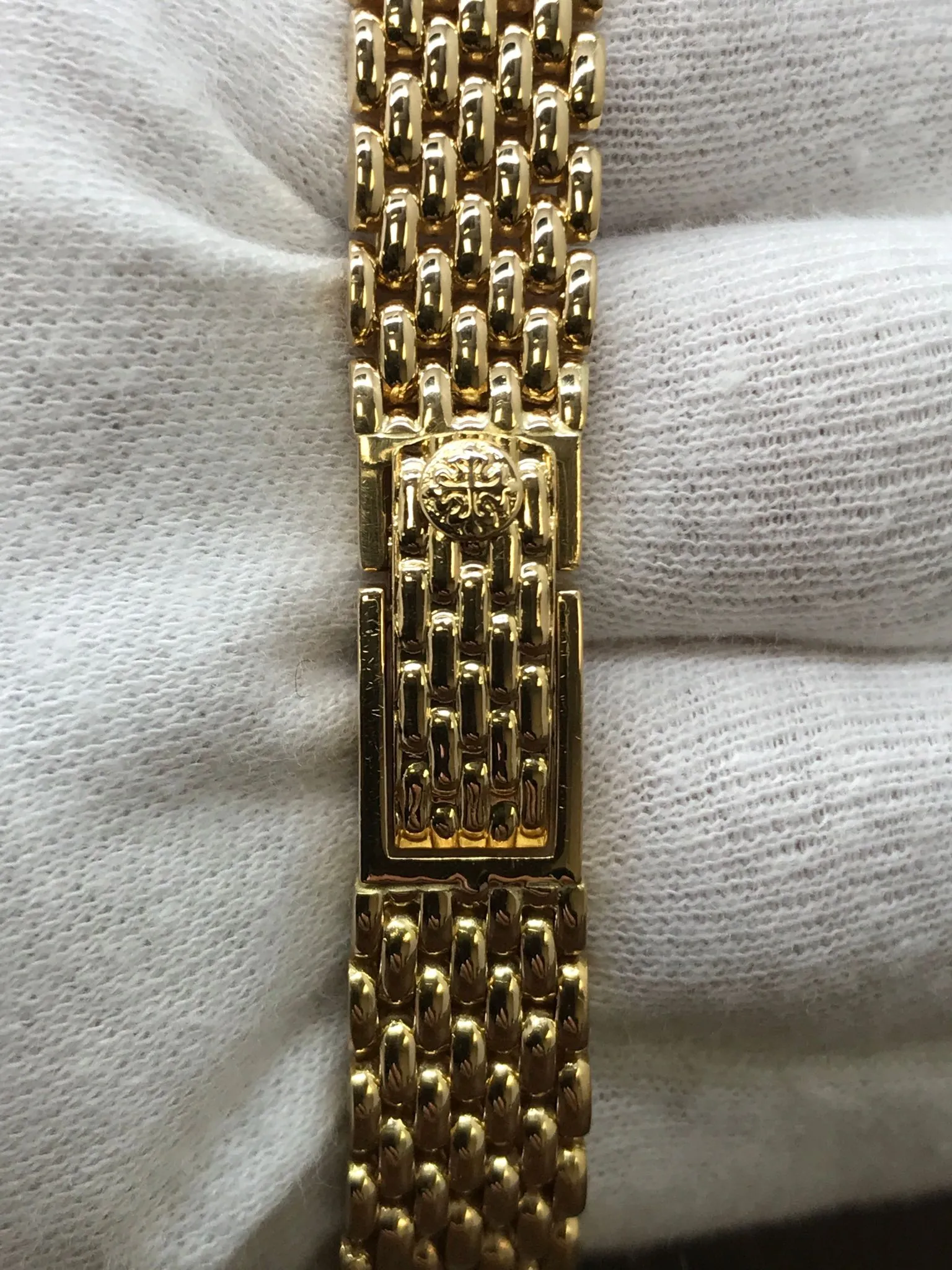 Patek Philippe Calatrava 4707/11 Mother of Pearl Diamond Dial Quartz Women's Watch