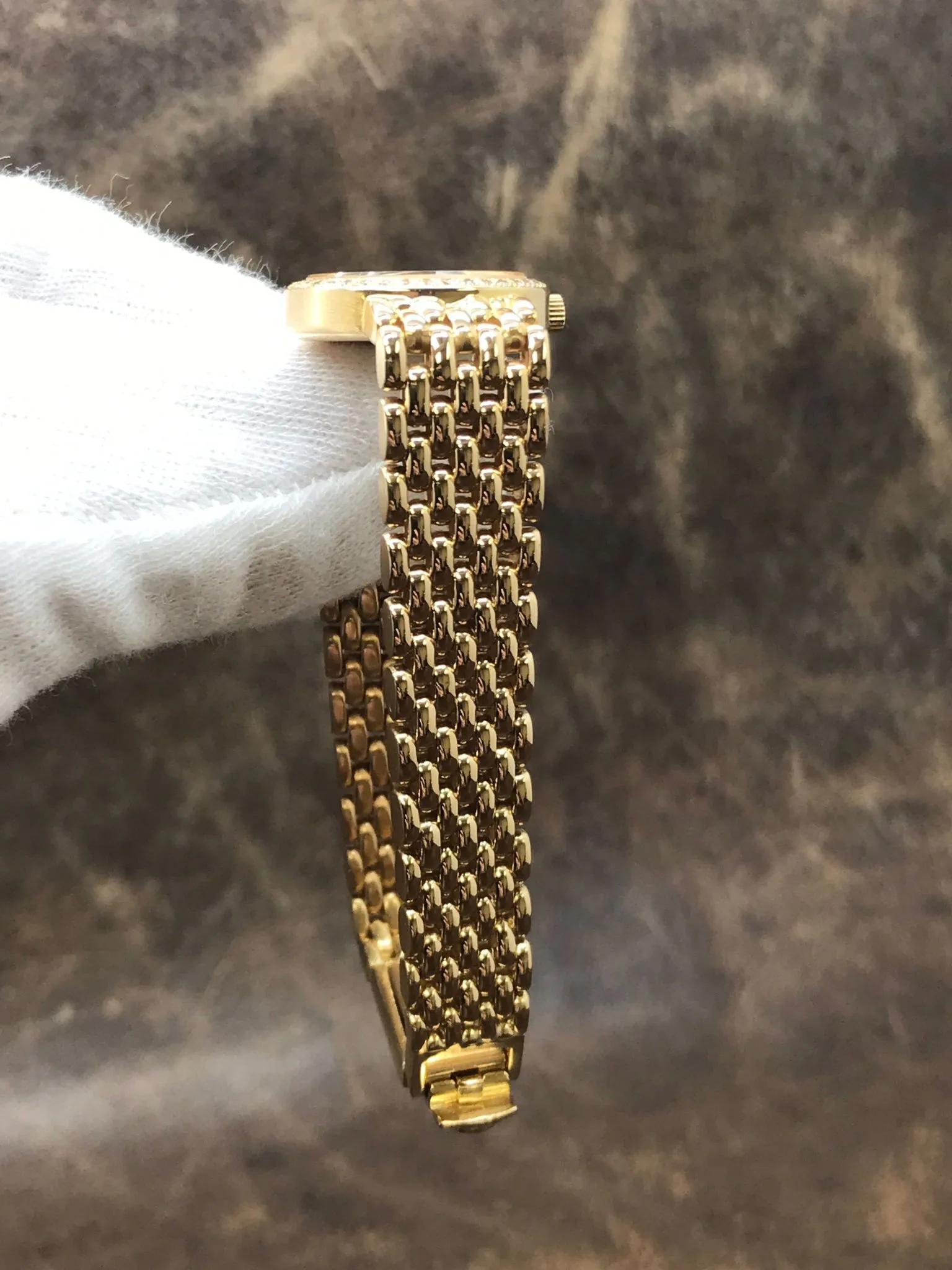 Patek Philippe Calatrava 4707/11 Mother of Pearl Diamond Dial Quartz Women's Watch