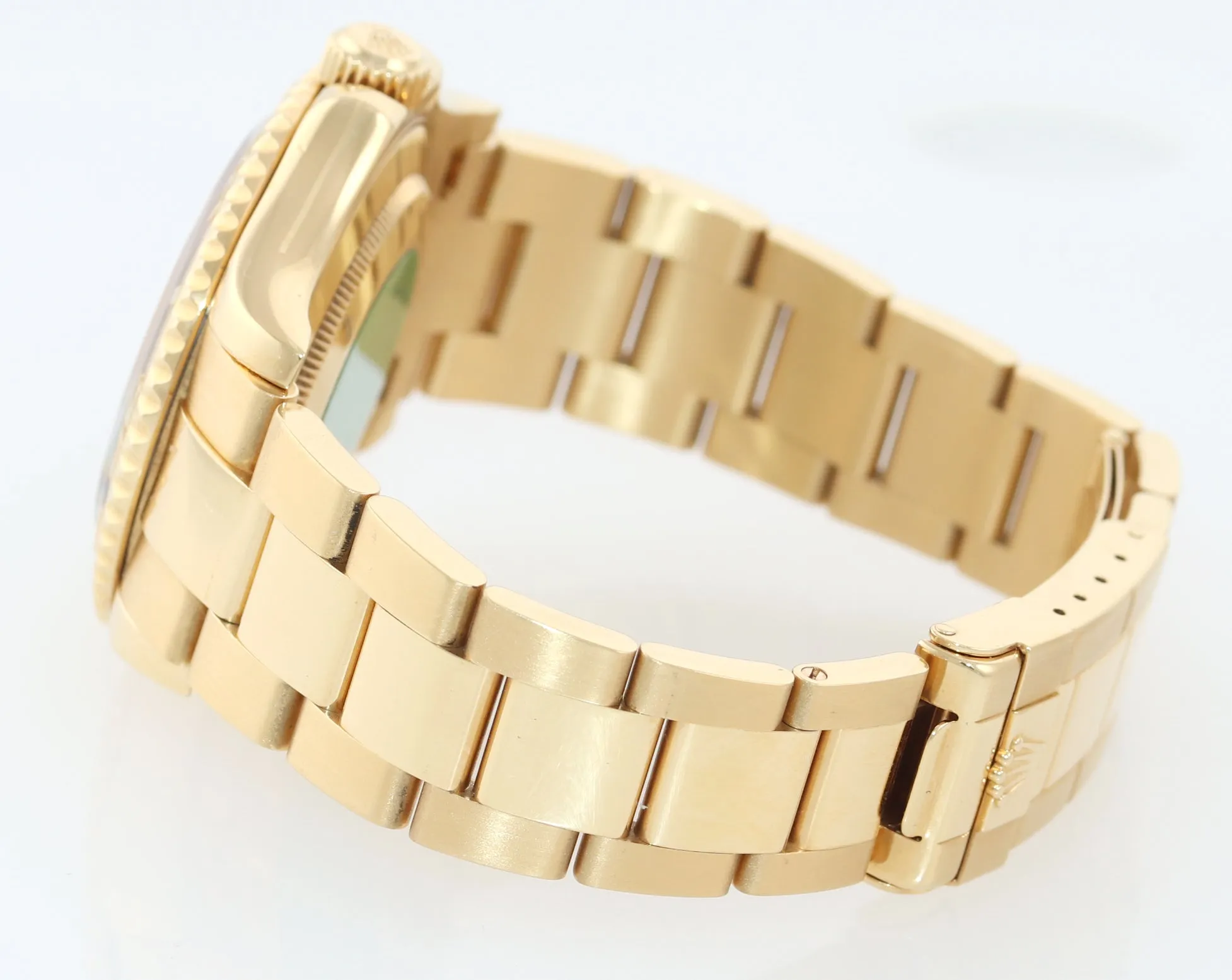 Rolex Yacht-Master 18k Yellow Gold White Sapphire 40mm 16628 40mm Watch